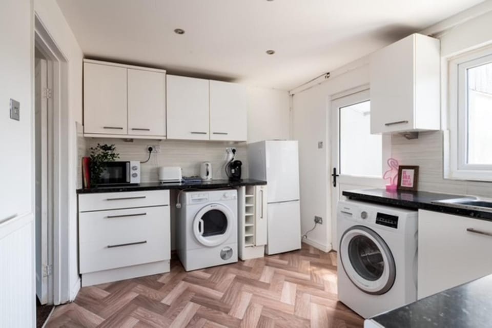 Kitchen or kitchenette, oven, stove, toaster, washing machine, dryer
