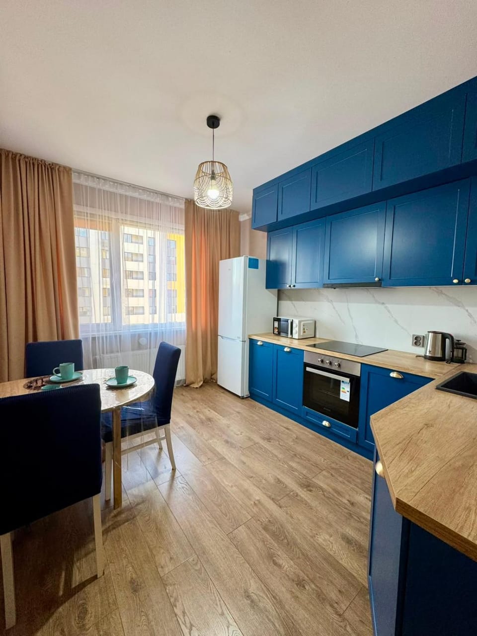 Kitchen or kitchenette, Dining area, microwave, oven, stove