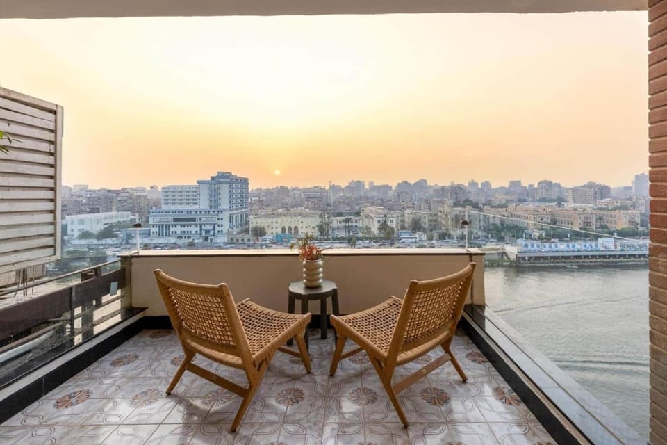 Beyond The Greens/ Nile View Zamalek Loft Apartment in Cairo