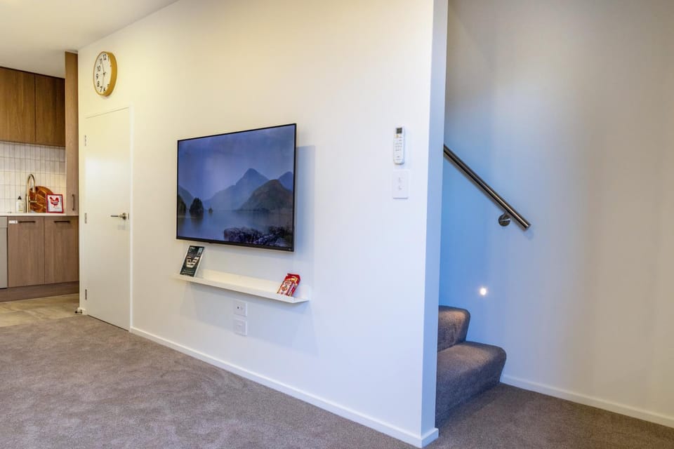 TV and multimedia, Kitchen or kitchenette, Living room