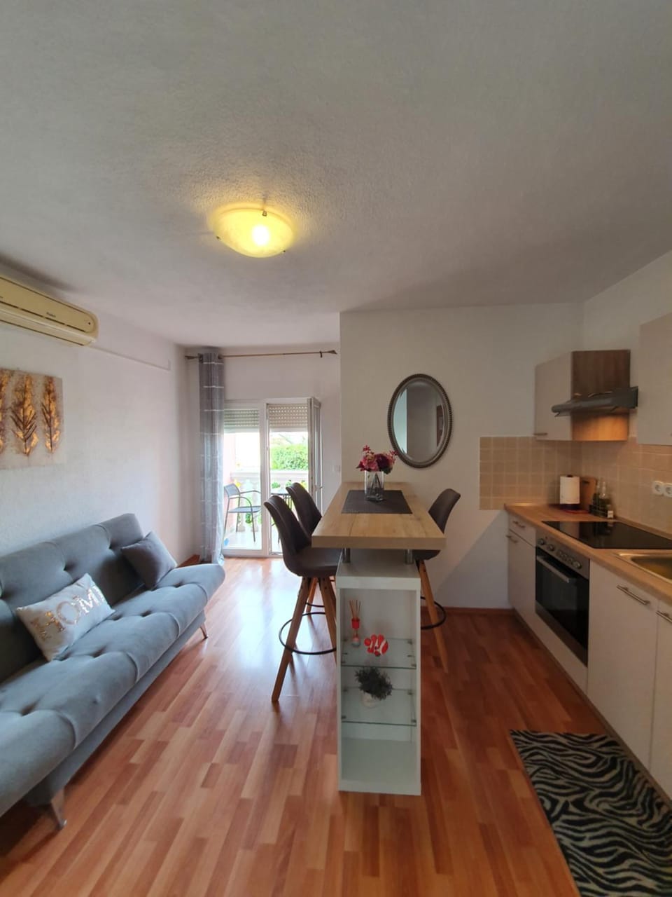 Kitchen or kitchenette, Living room