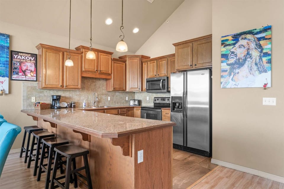 Club Yakov & 3BDR Lakefront House in Ridgedale
