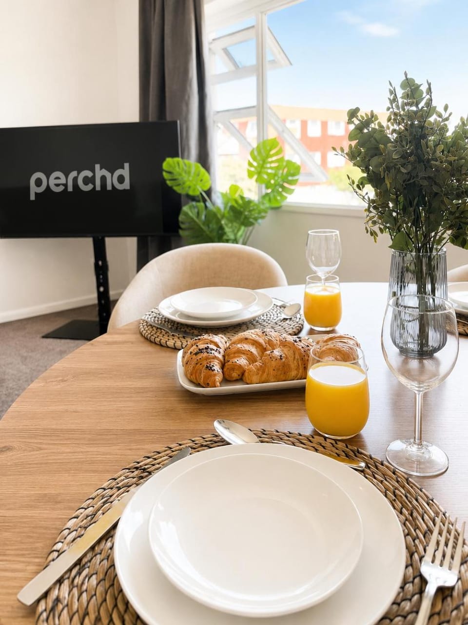 Food and drinks, Dining area, Food, Breakfast, Continental breakfast