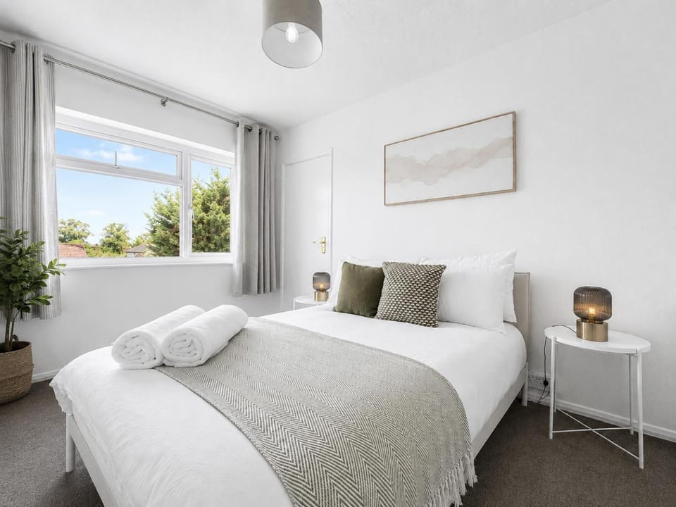 Bed, Photo of the whole room, Bedroom