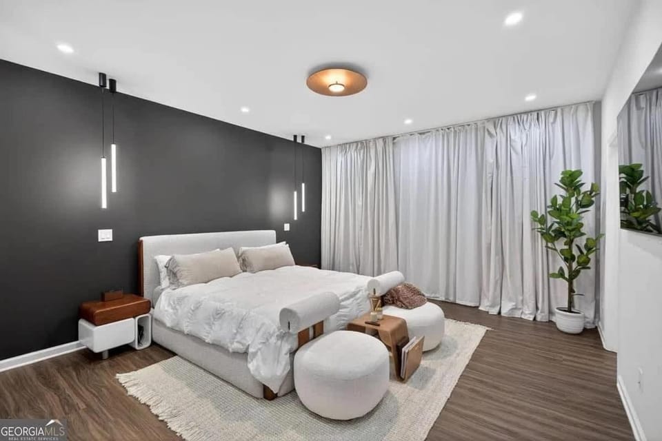 Creekside Luxe Retreat - Townhome - Fireplace House in Atlanta