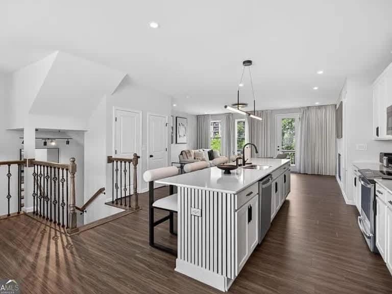 Creekside Luxe Retreat - Townhome - Fireplace House in Atlanta