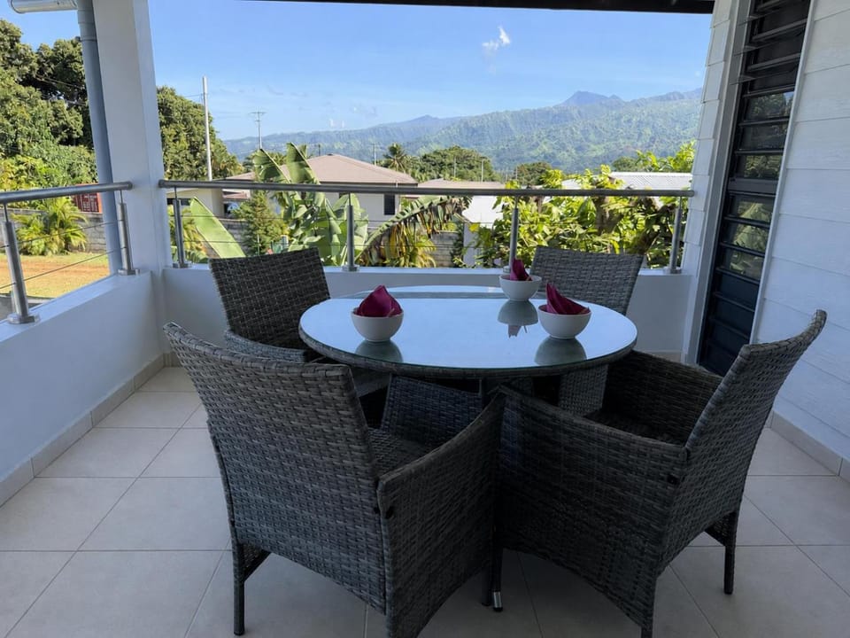 Natural landscape, View (from property/room), Balcony/Terrace, Dining area, Mountain view