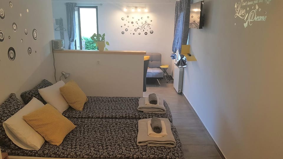 Living room, Bedroom