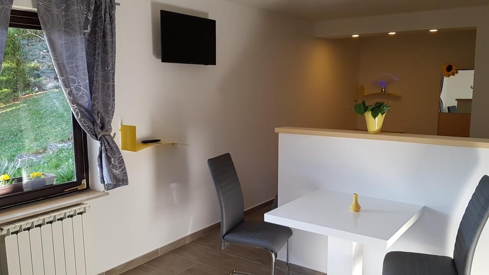 TV and multimedia, Dining area