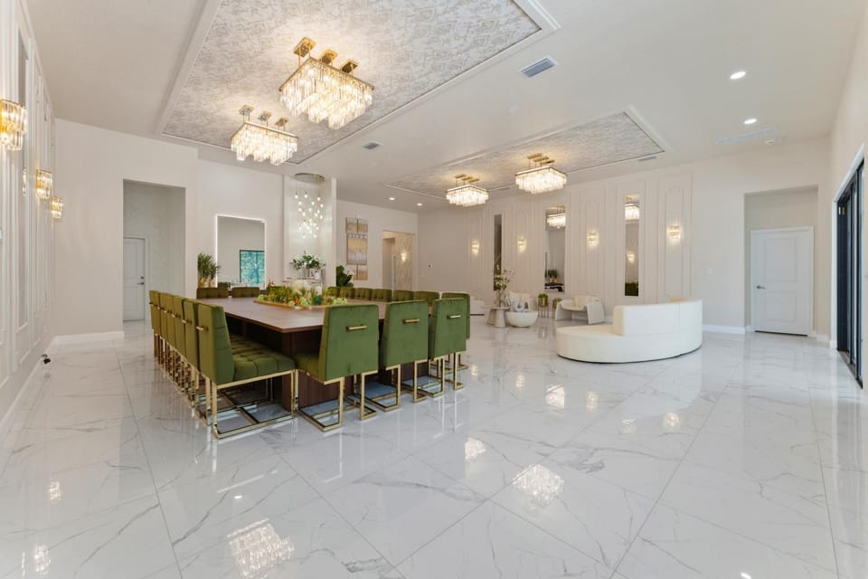 14BR Mansion with Pool, Arcade & Private Cinema Villa in Loughman