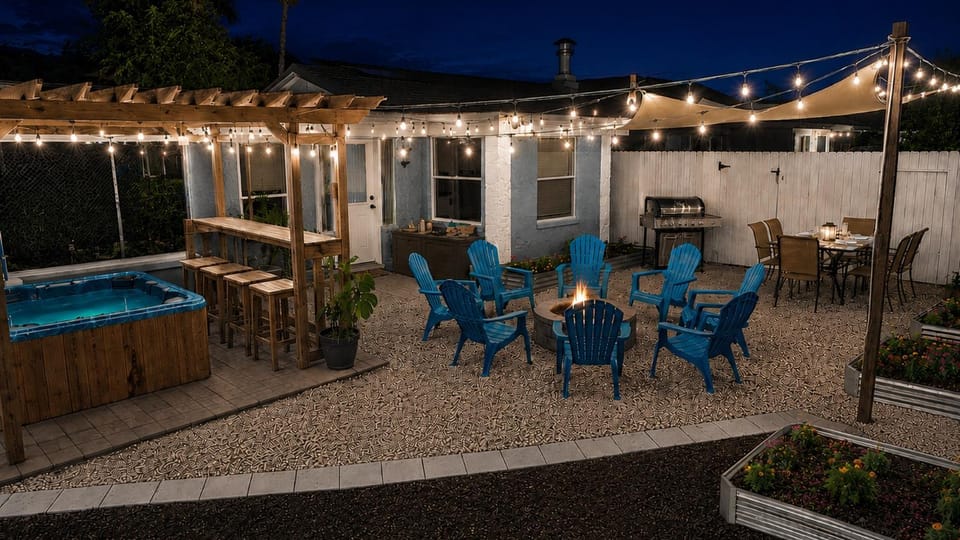 Night, Hot Tub, Dining area