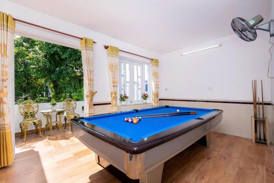 Billiard, Game Room, Nightclub / DJ