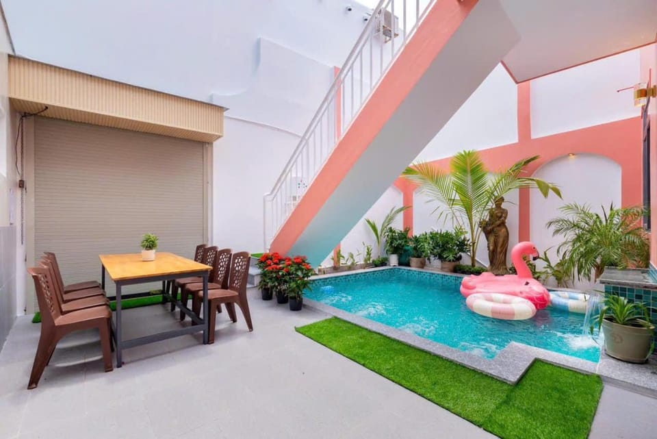 Patio, Day, Casino, Garden, Sauna, Living room, Seating area, Pool view, Swimming pool, sunbed