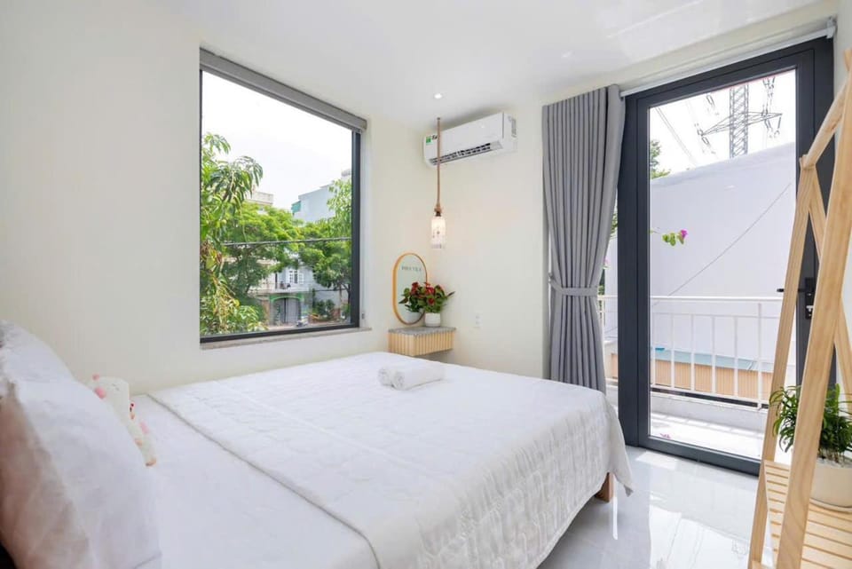 Bed, View (from property/room), Balcony/Terrace, Photo of the whole room, Bedroom, air conditioner