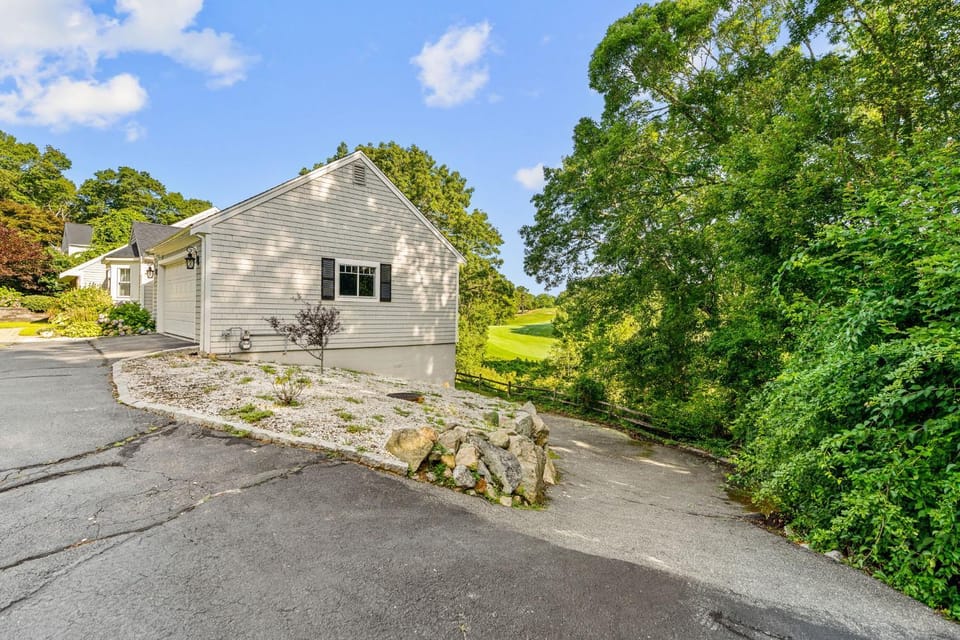 Cape Cod Family Retreat 5BR Hot Tub Sleeps 14 House in Yarmouth