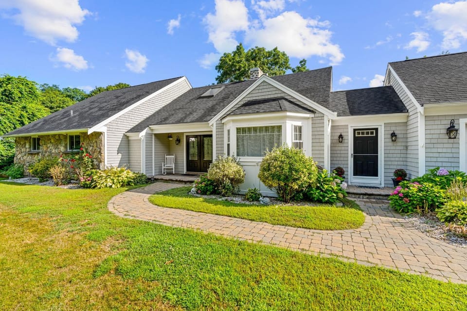 Cape Cod Family Retreat 5BR Hot Tub Sleeps 14 House in Yarmouth