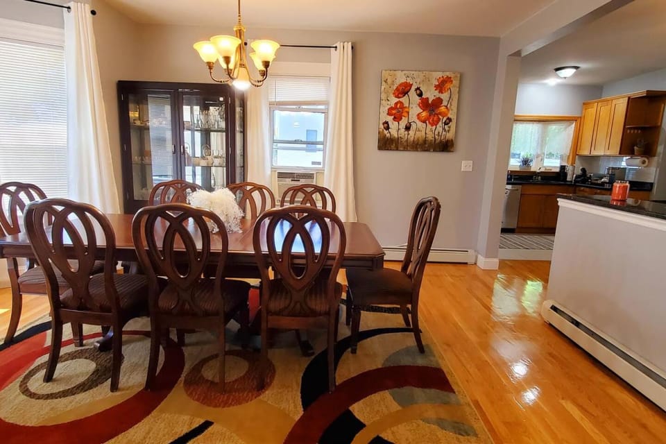 Charming 4R Boston home w/parking, 5 min to Casino House in Chelsea