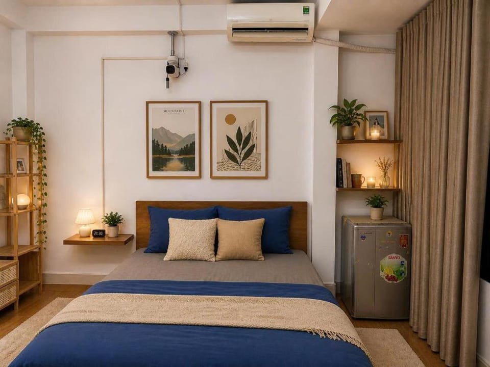 Property building, Bed, Photo of the whole room, Bedroom, air conditioner