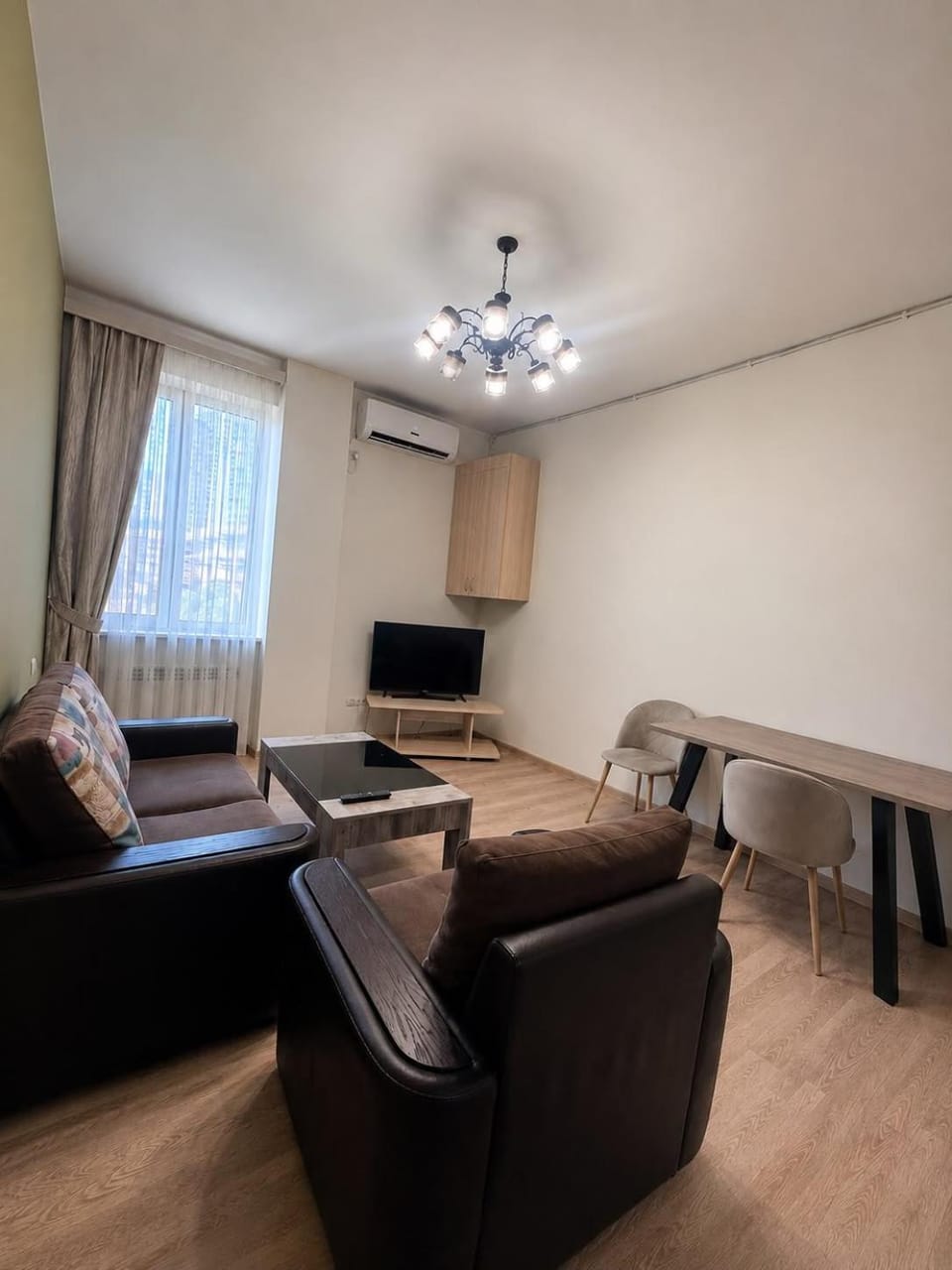 TV and multimedia, Living room, Seating area, Dining area, air conditioner