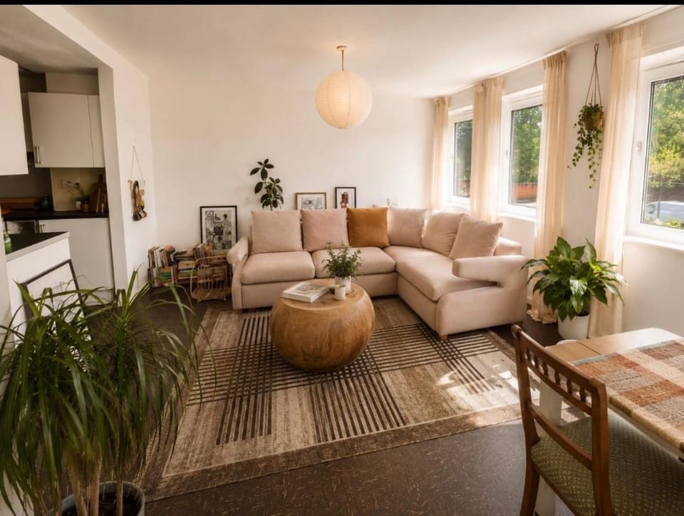 Stylish & Spacious 1BR flat- Central-Free Parking Apartment in London Borough of Southwark