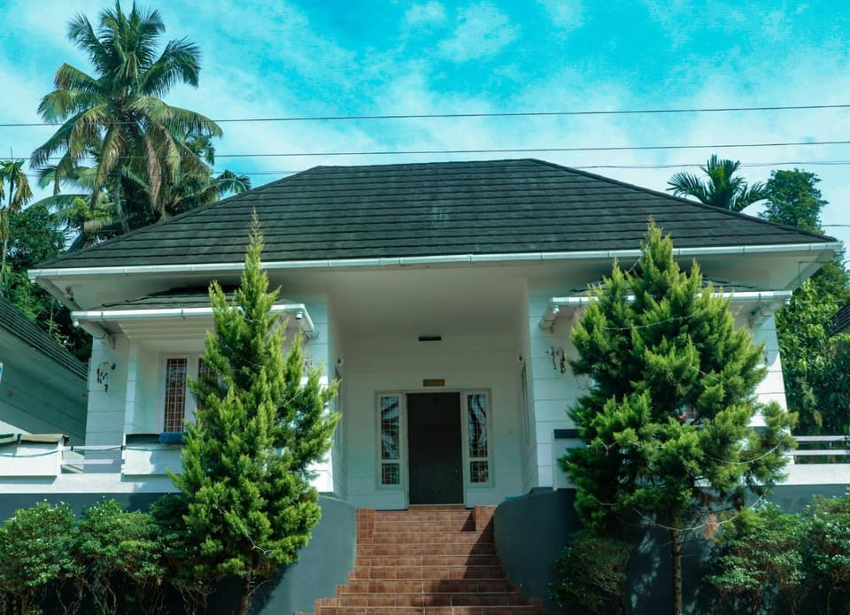 Banana Leaf Villa Athirappilly Villa in Kerala