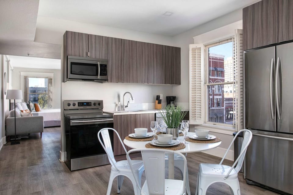 Stylish 2BR Retreat in Vibrant Gaslamp Apartment in Gaslamp Quarter