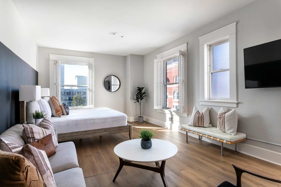 Stylish 2BR Retreat in Vibrant Gaslamp Apartment in Gaslamp Quarter