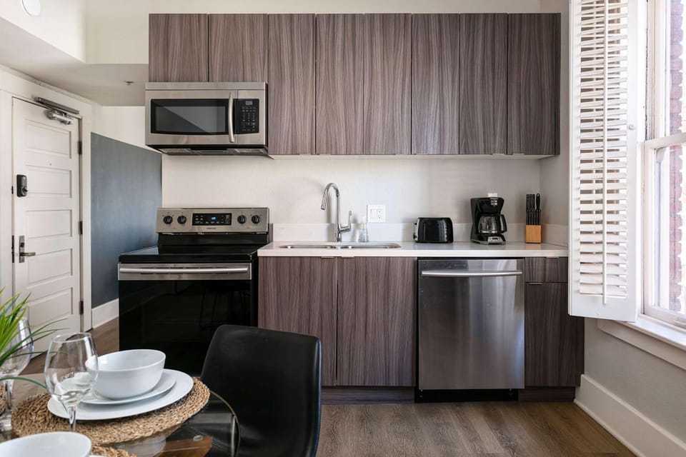 Stylish 2BR Retreat in Vibrant Gaslamp Apartment in Gaslamp Quarter