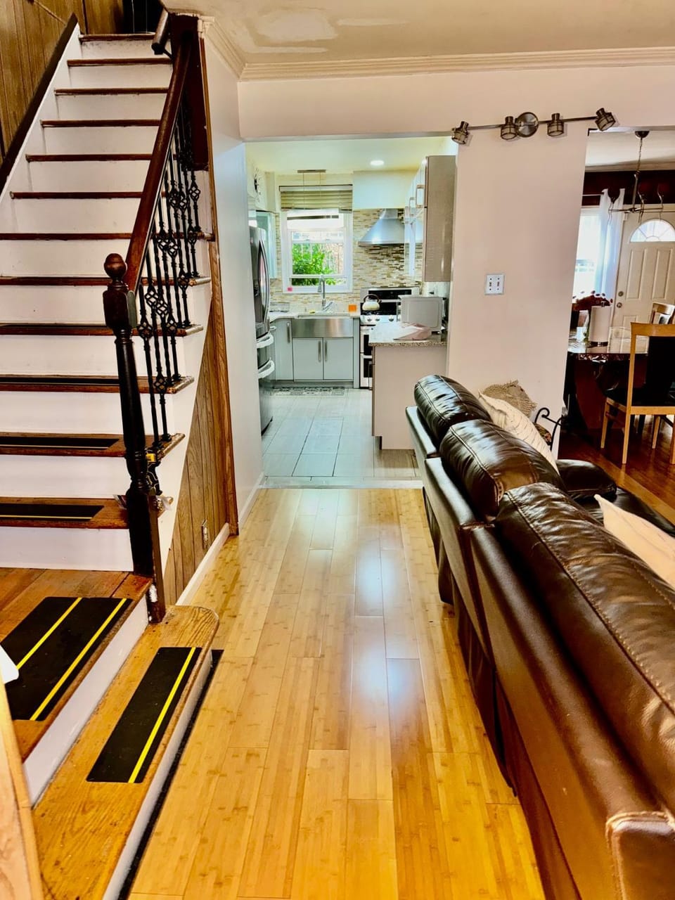LGA 5 mins, 3 Bedrooms Duplex Private House with Backyard ! House in Jackson Heights