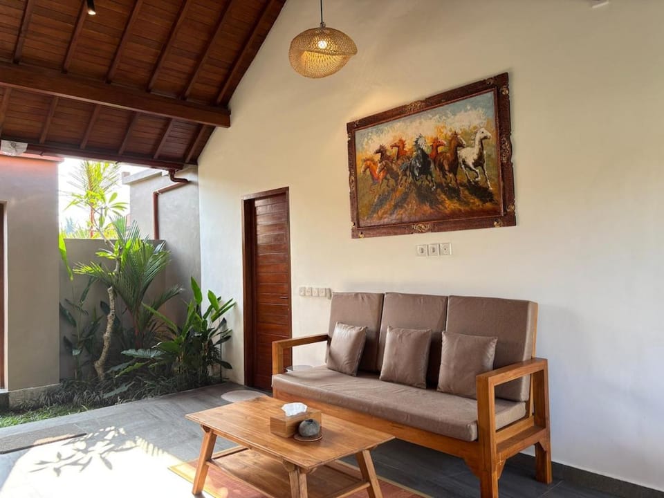 Luxury Wooden Villa Private Pool & Rice Field View Villa in Abiansemal