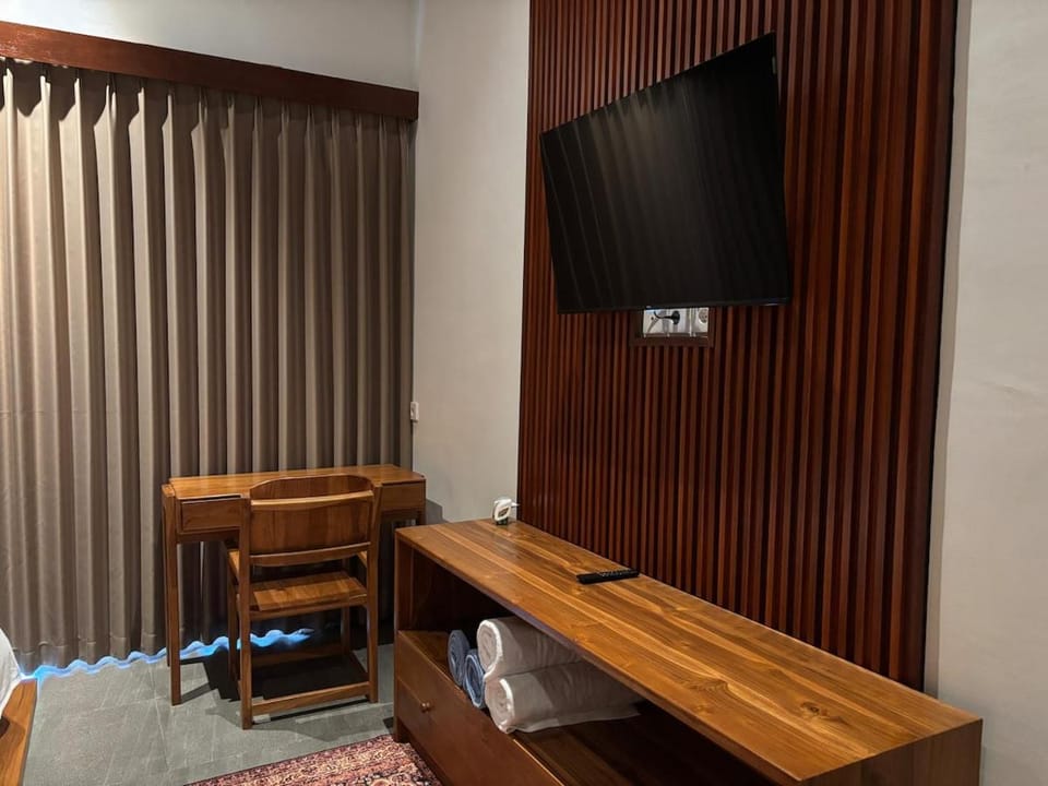 Luxury Wooden Villa Private Pool & Rice Field View Villa in Abiansemal
