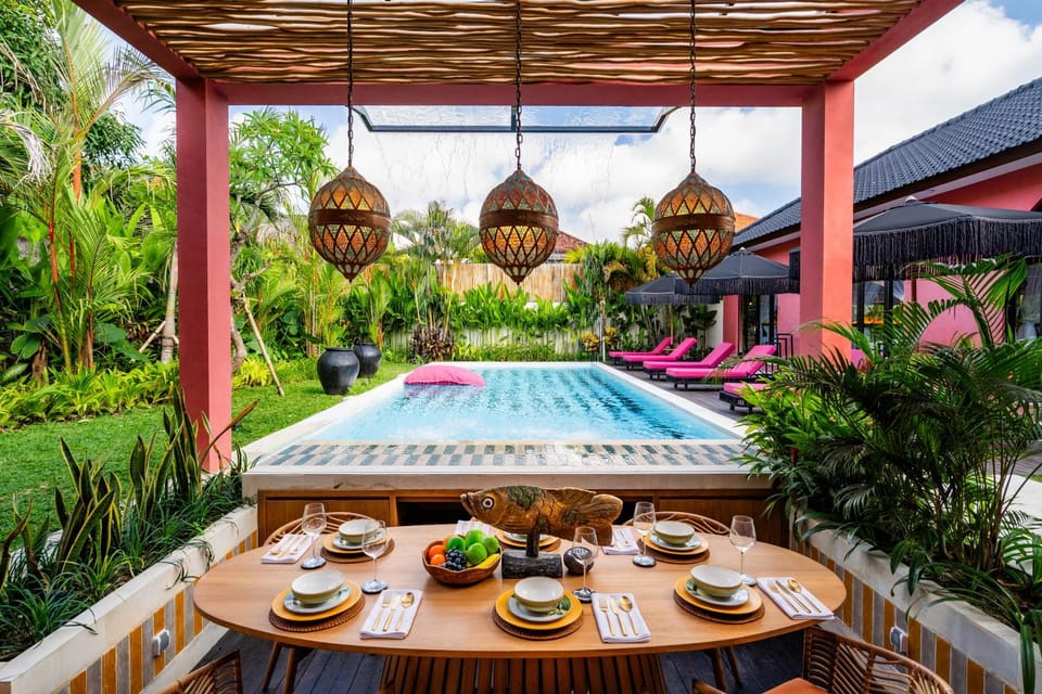 Property building, Seating area, Dining area, Pool view, Swimming pool, sunbed