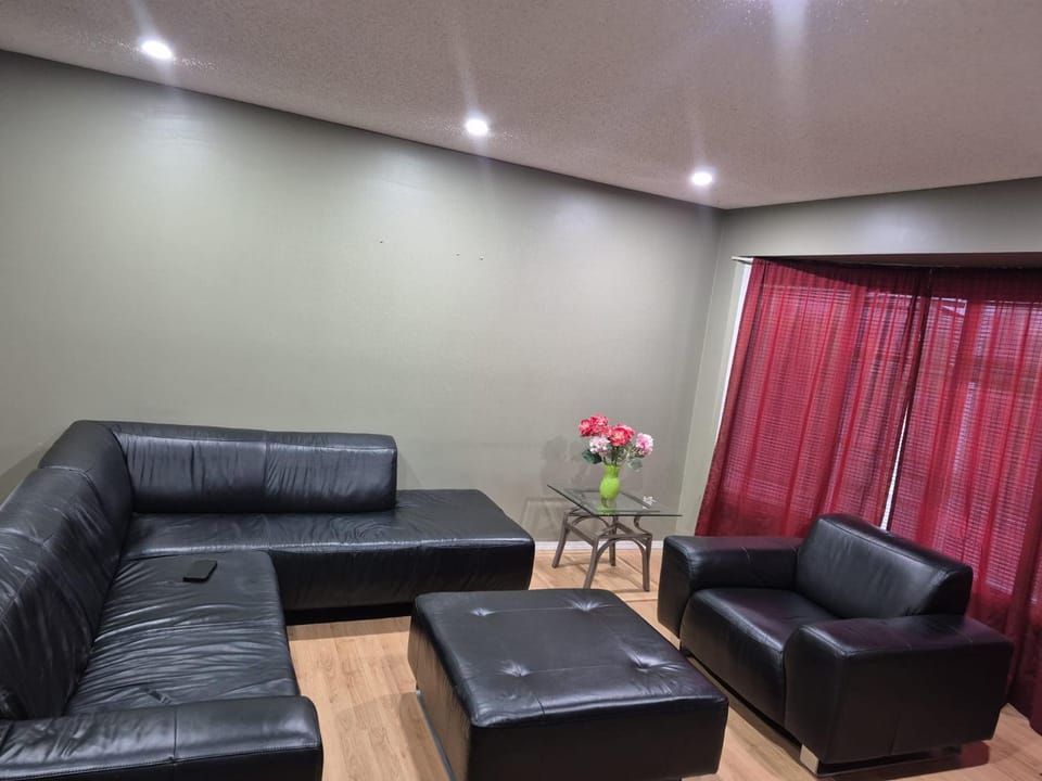 Peaceful Room twenty km from Airport Room Two Vacation rental in Edmonton