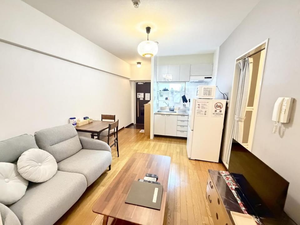 Kitchen or kitchenette, Living room, Seating area, Dining area, stove