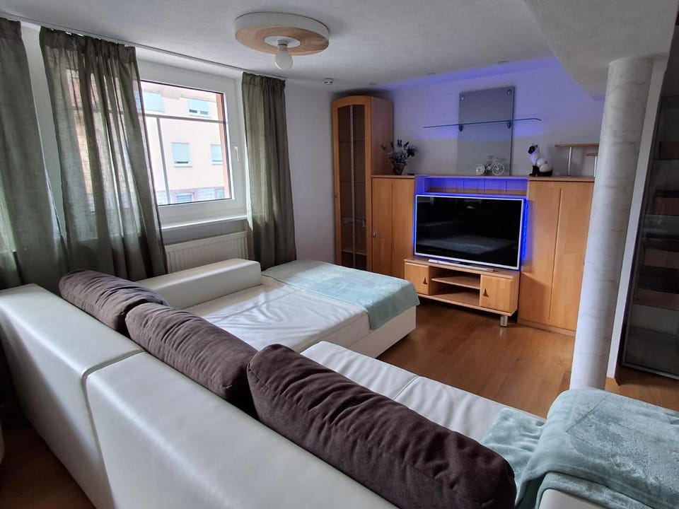 TV and multimedia, Photo of the whole room, Seating area