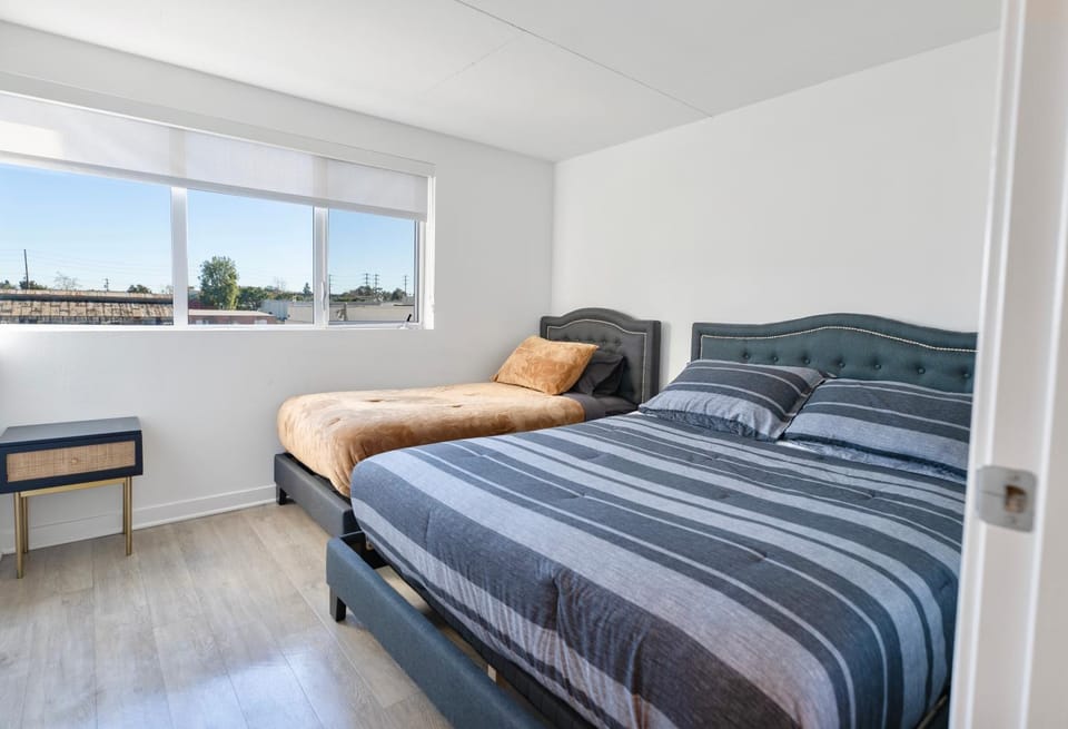 Pacific Escape 3BD Townhomes with FREE Parking Apartment in Santa Monica