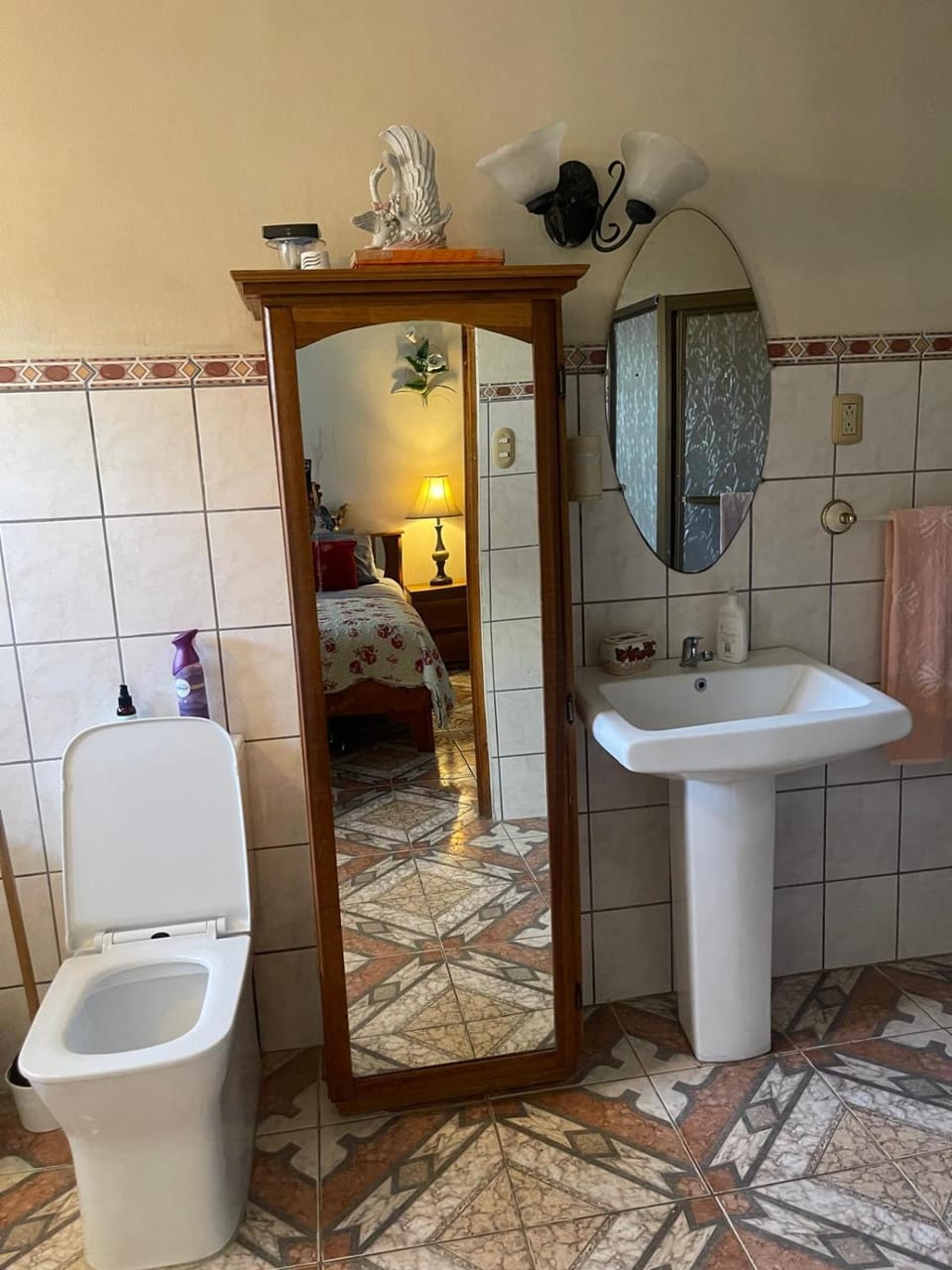 Edna's GuestHouse Bed and Breakfast in Cartago Province, Costa Rica