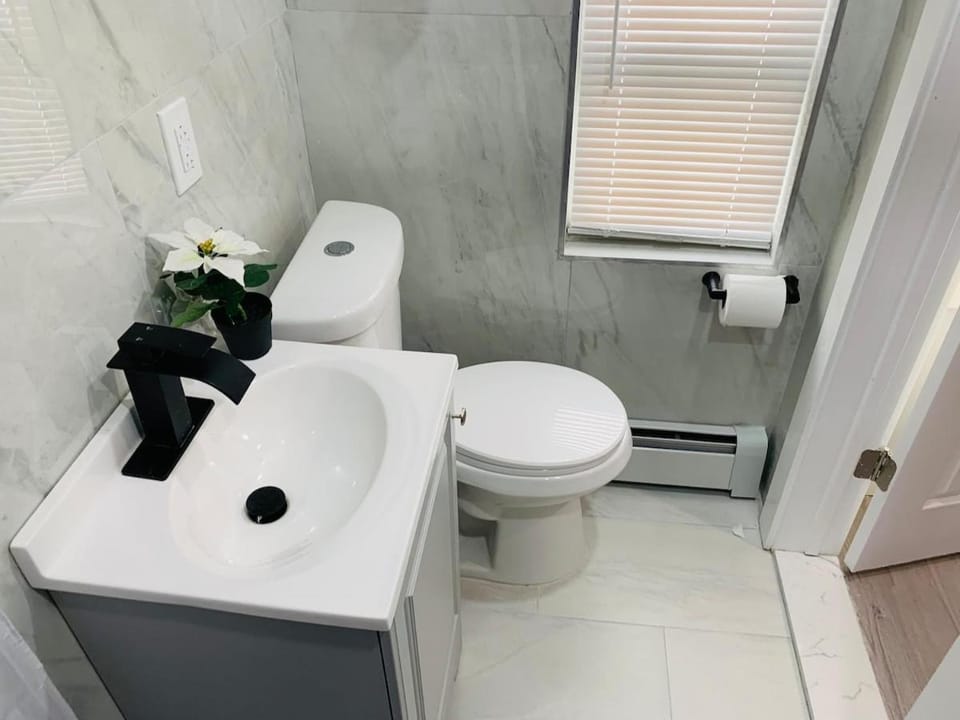 Exclusive Luxury Suite Near JFK and UBS Arena Apartment in Elmont