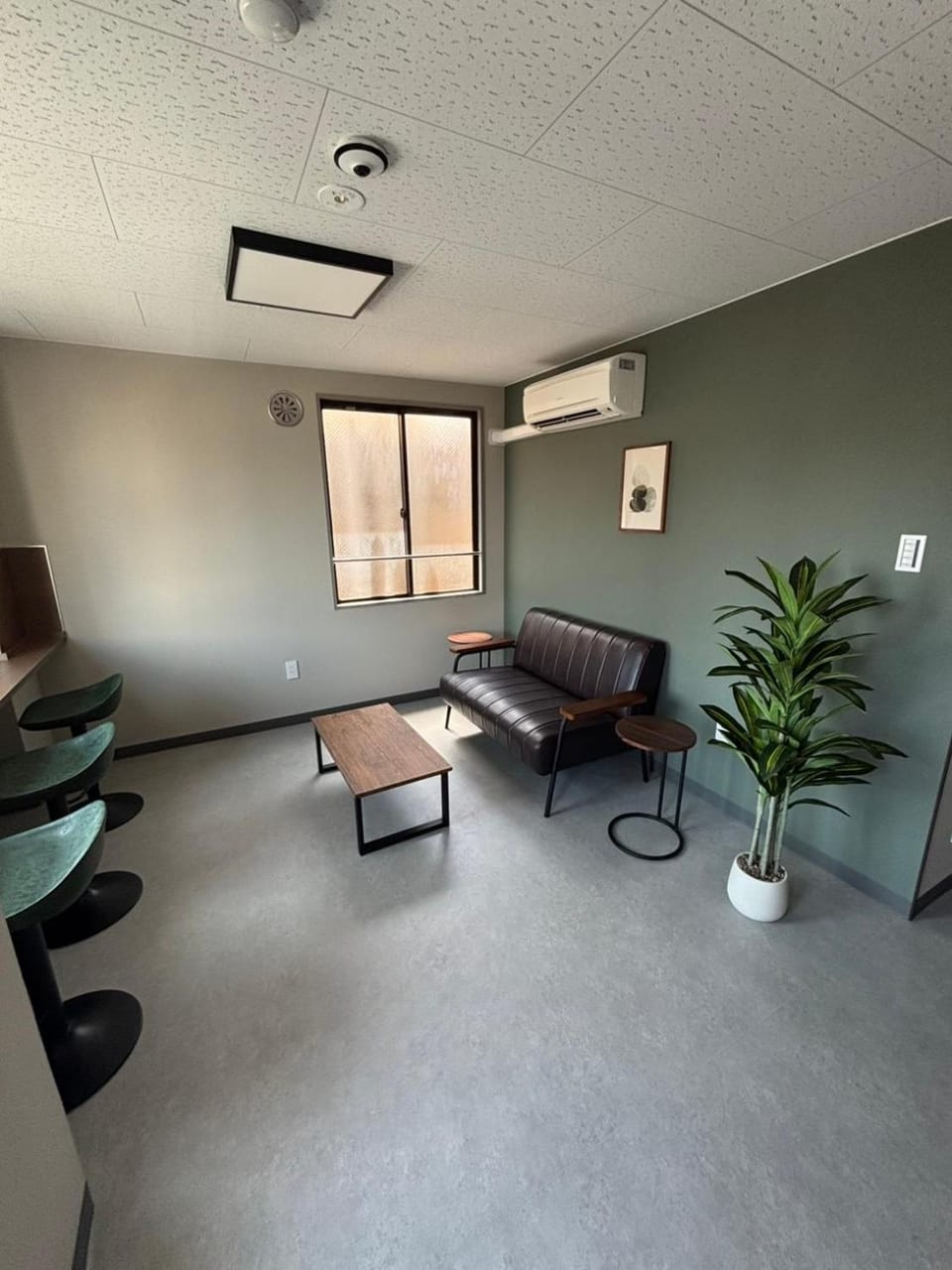 Communal lounge/ TV room