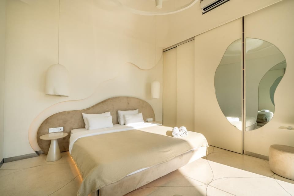 Bed, Bedroom, wardrobe, air conditioner