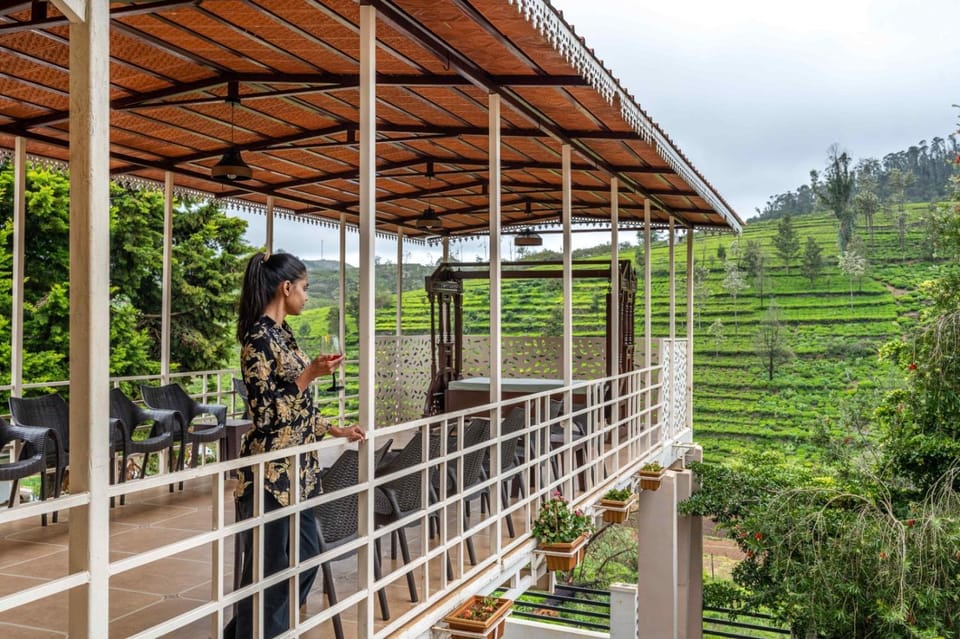 Restaurant/places to eat, Natural landscape, Balcony/Terrace, Garden view