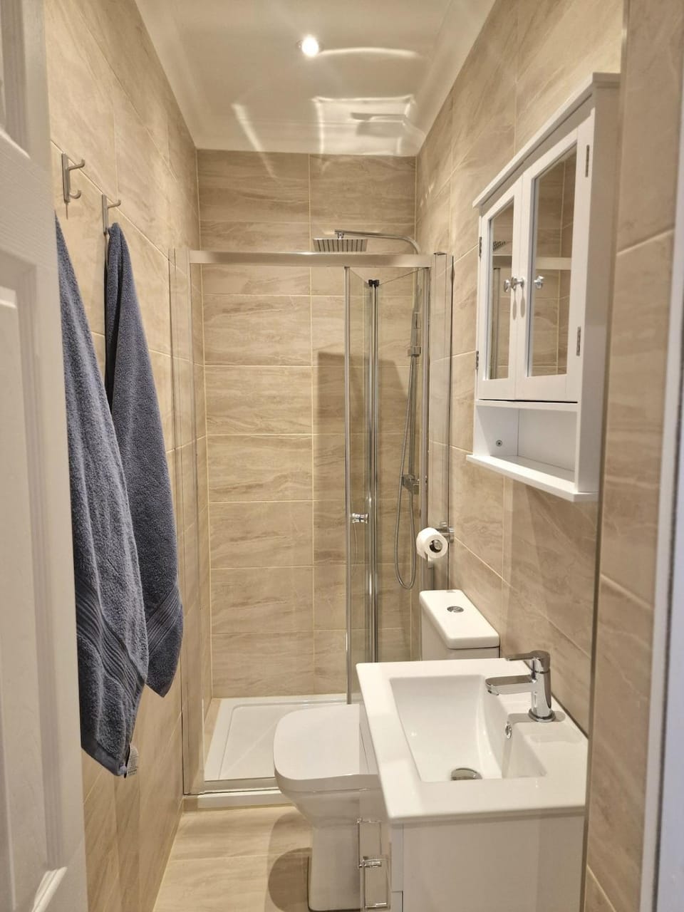 1 bdr groundfloor flat near Southgate Underground Station N14 Apartment in Enfield