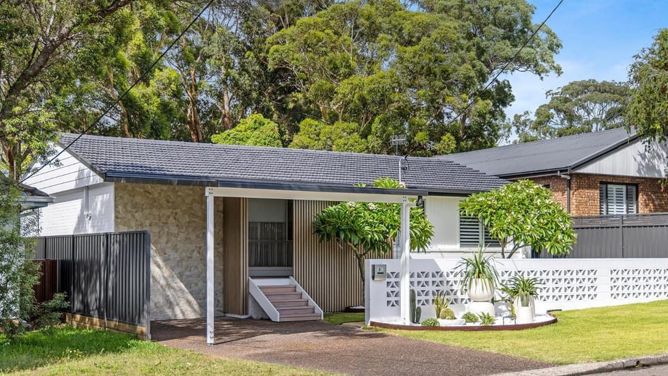 Sandy Toes – Three Lux Retreats with Heated Pool House in Nelson Bay