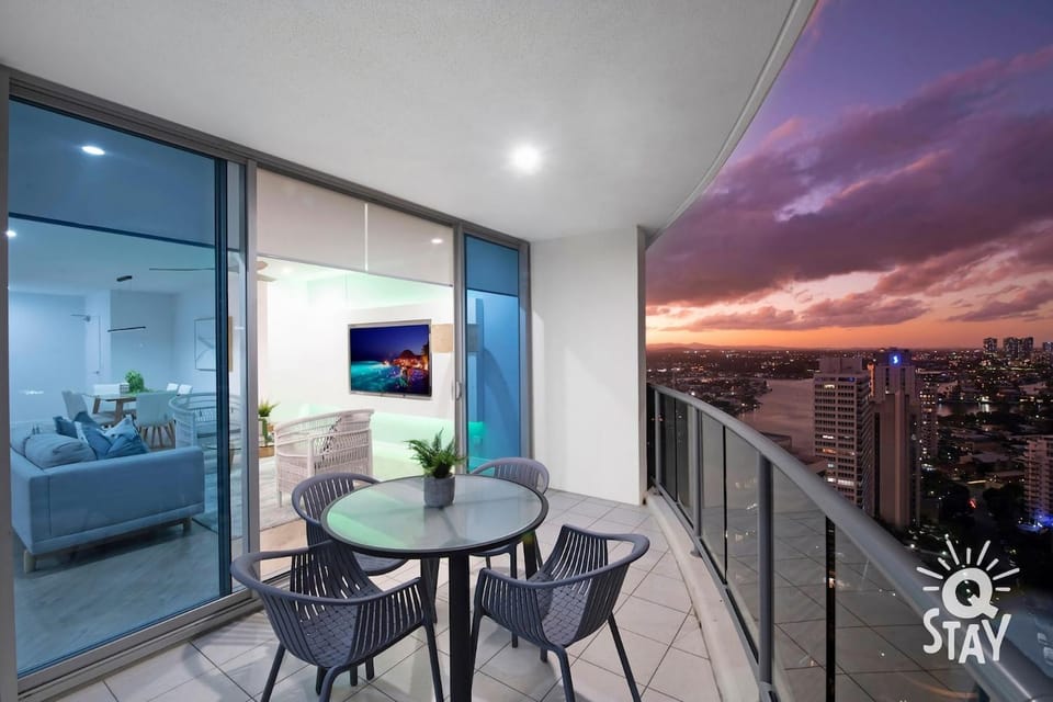 Chevron Renaissance 3 Bedroom Stunning Sub Penthouse Apartment in Surfers Paradise