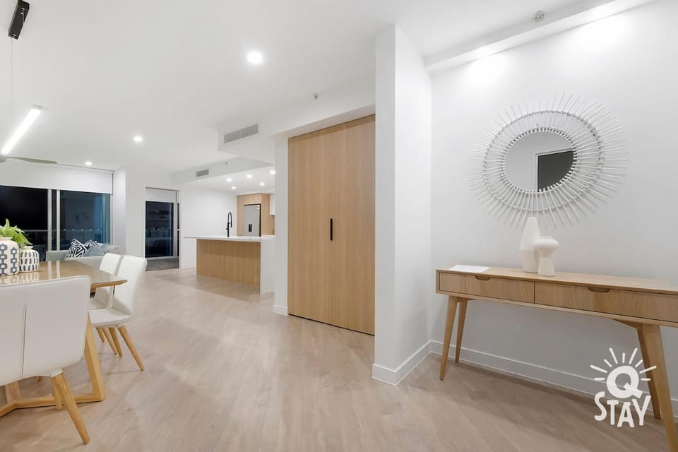 Chevron Renaissance 3 Bedroom Stunning Sub Penthouse Apartment in Surfers Paradise