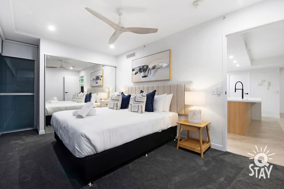 Chevron Renaissance 3 Bedroom Stunning Sub Penthouse Apartment in Surfers Paradise