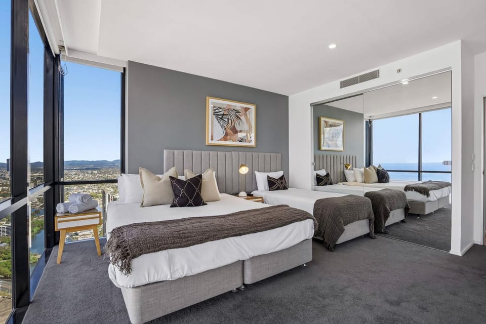 Circle on Cavill 4 Bedroom Stunning Sub Penthouse Apartment in Surfers Paradise