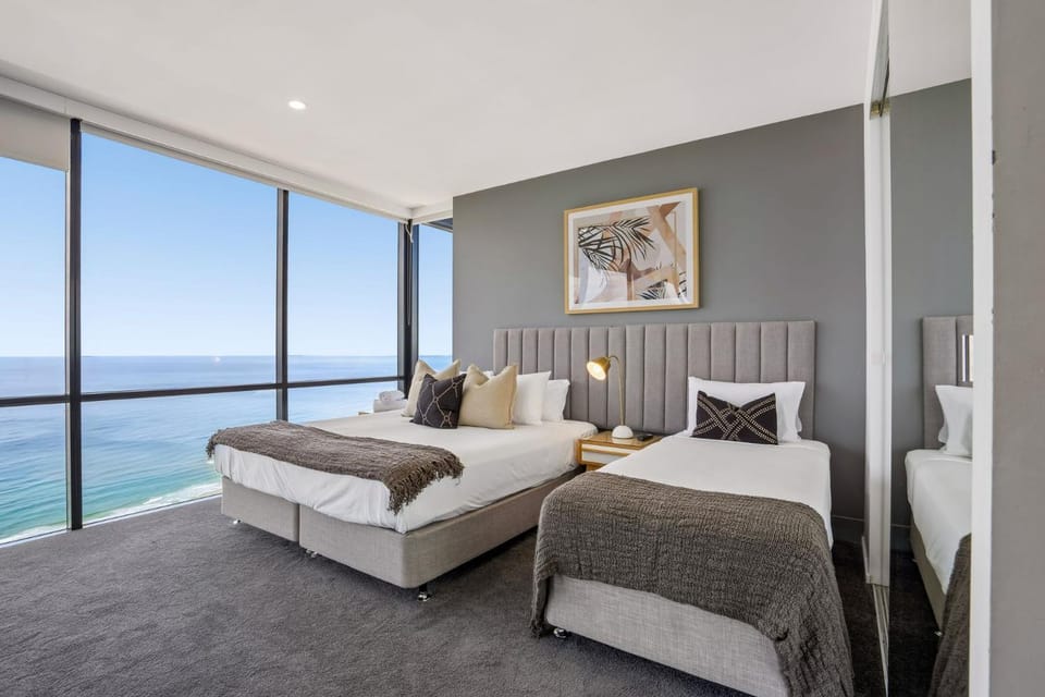 Circle on Cavill 4 Bedroom Stunning Sub Penthouse Apartment in Surfers Paradise
