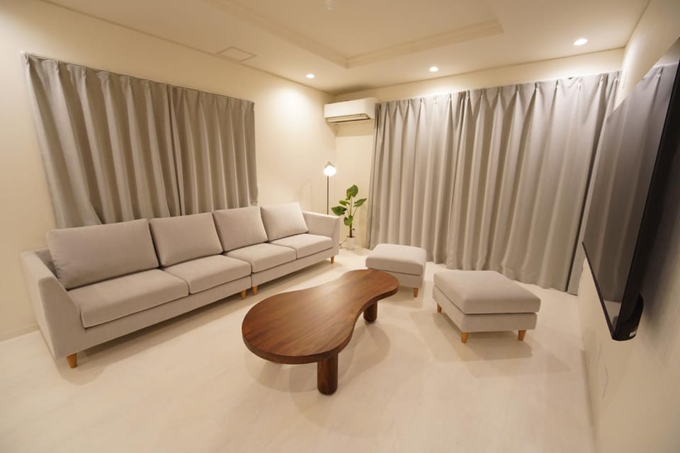 TV and multimedia, Living room, Seating area, air conditioner