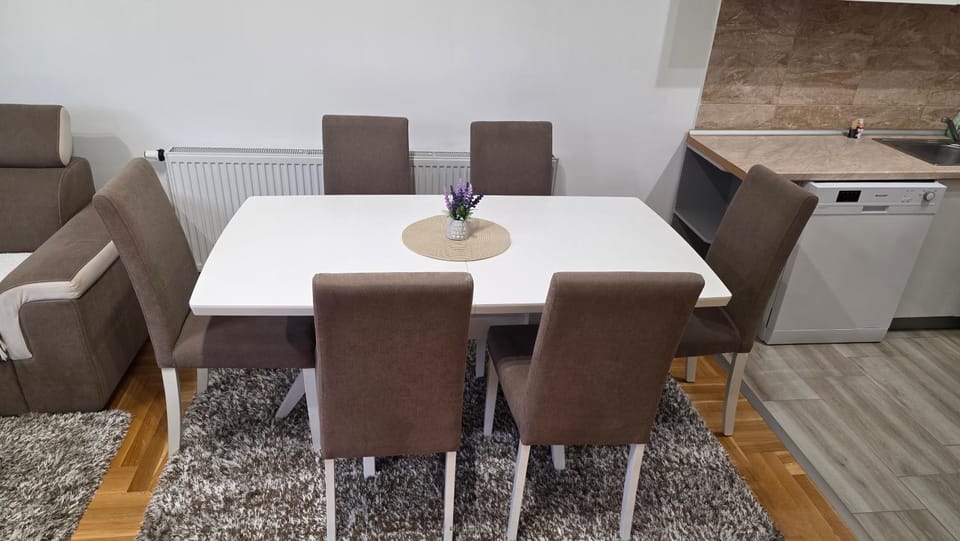 Seating area, Dining area